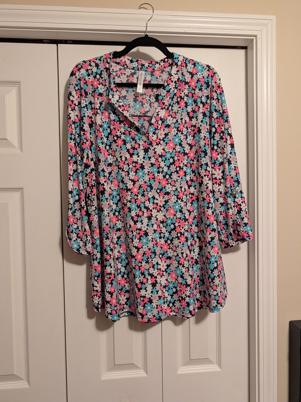 Women's Floral V‑Neck 3/4 Sleeve Tunic in Pink, Blue & White